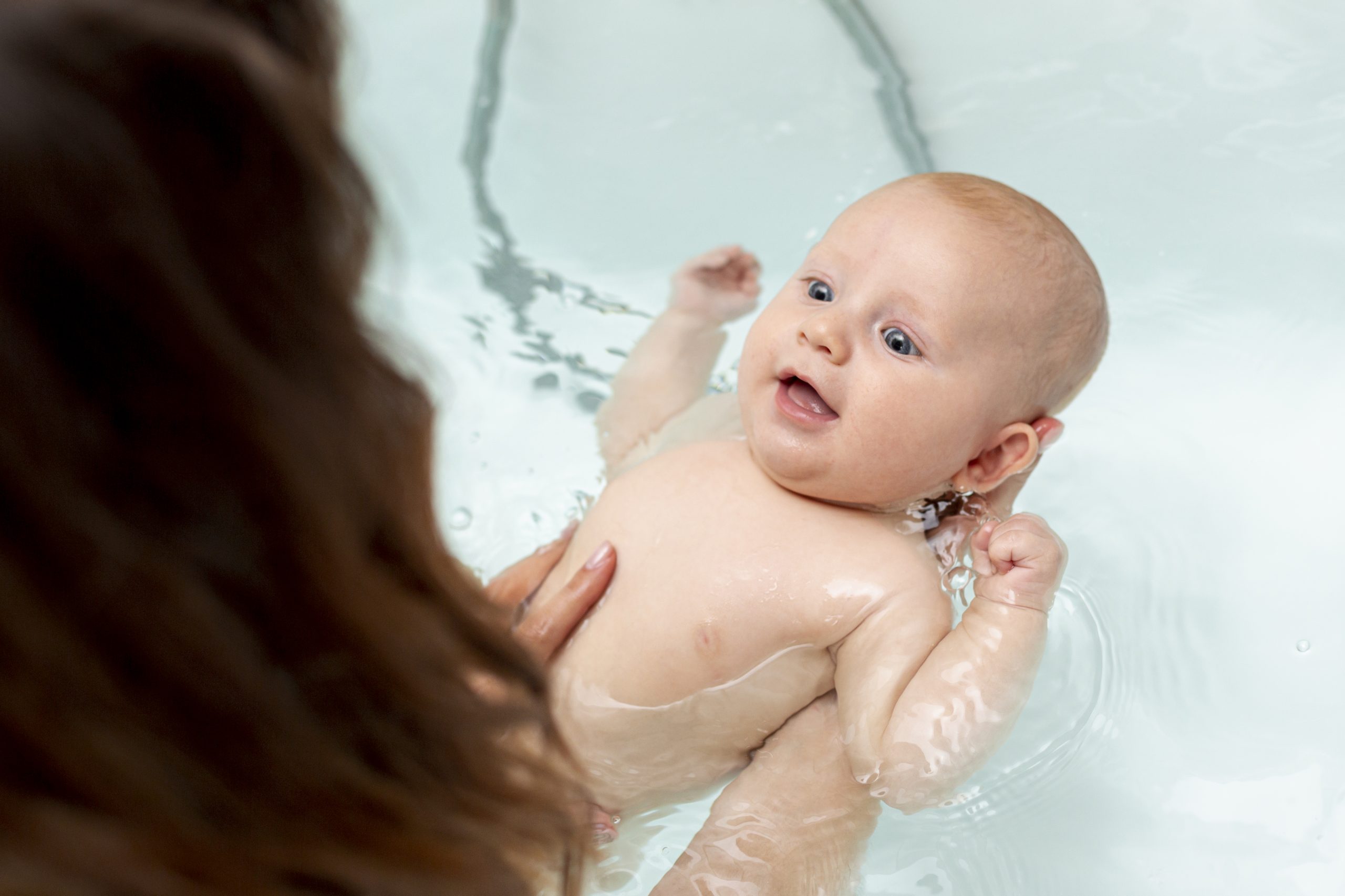 close-up-smiley-baby-bathtub centro médico